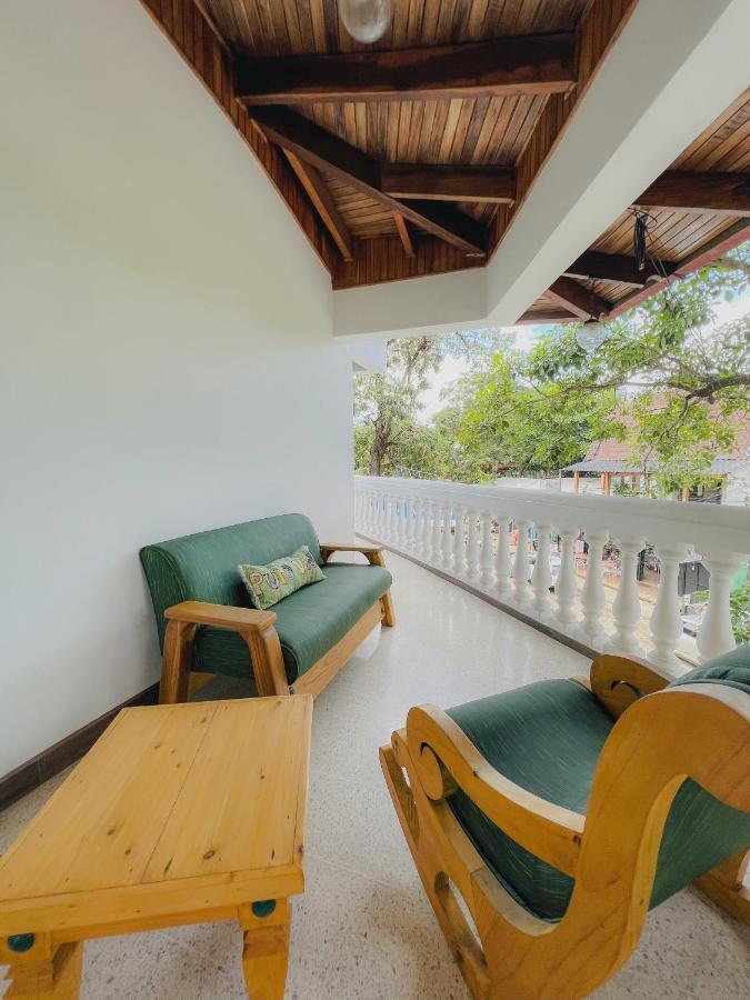 Hotel Mar Rey Tamarindo Esterno foto
