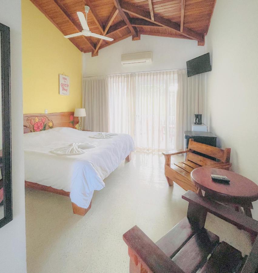 Hotel Mar Rey Tamarindo Esterno foto